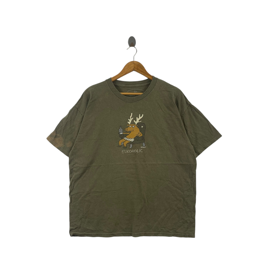 Vintage JOHNSON ELKOHOLIC CARTOON Puns Distress Tee Shirt Top Humorous Illustration Artist
