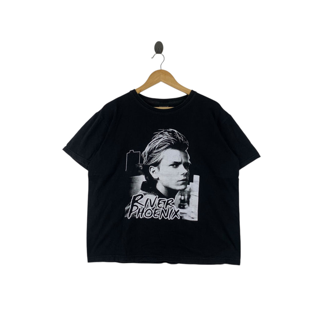 Vintage RIVER PHEONIX PUNK Planet Idaho Movie Tee Shirt Top Fotofolio Potrait Short Sleeve