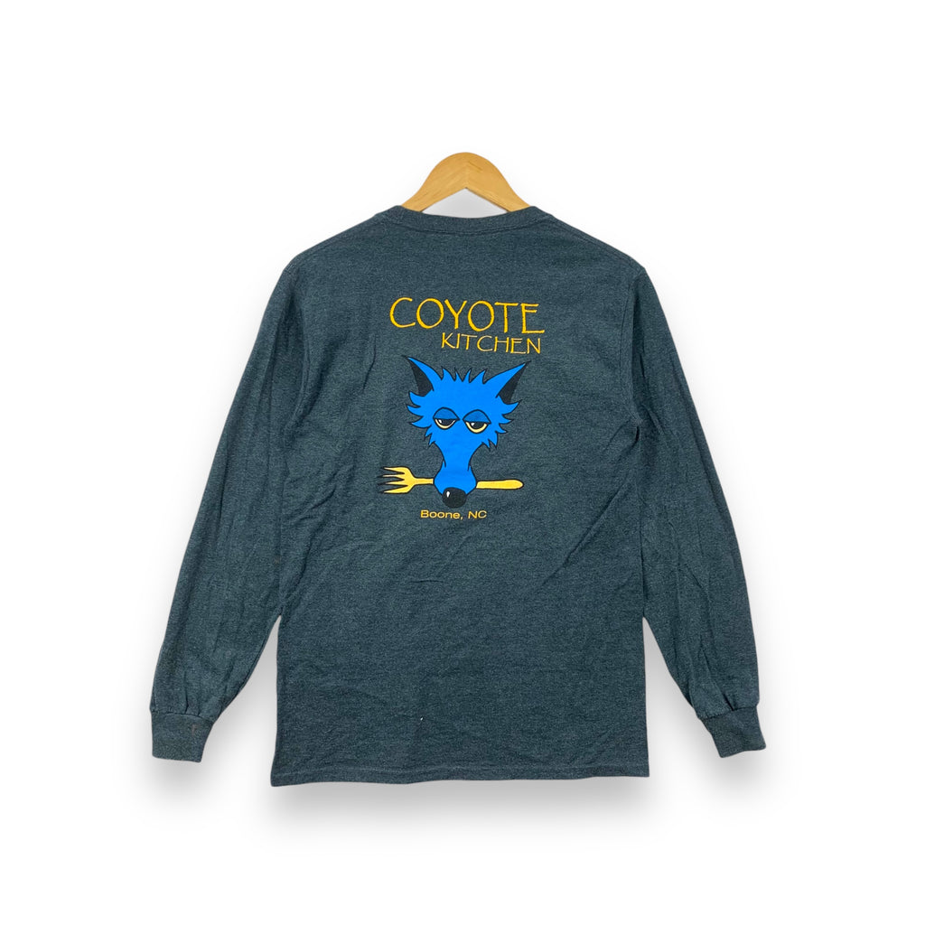 Vintage COYOTE KITCHEN BOONE NC Long Sleeve Tee Shirt Blue Wolf Fork Graphic Gildan Ultra Cotton